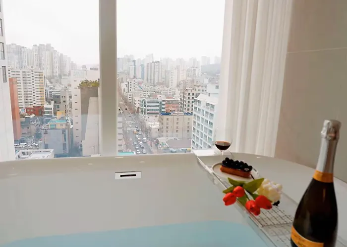 엄마가 편한 광안리 30초 가족친화 신축 5인가족 육아용품 완비 Apartment Busan