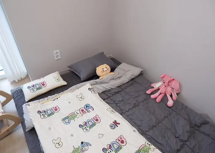 엄마가 편한 광안리 30초 가족친화 신축 5인가족 육아용품 완비 Apartment